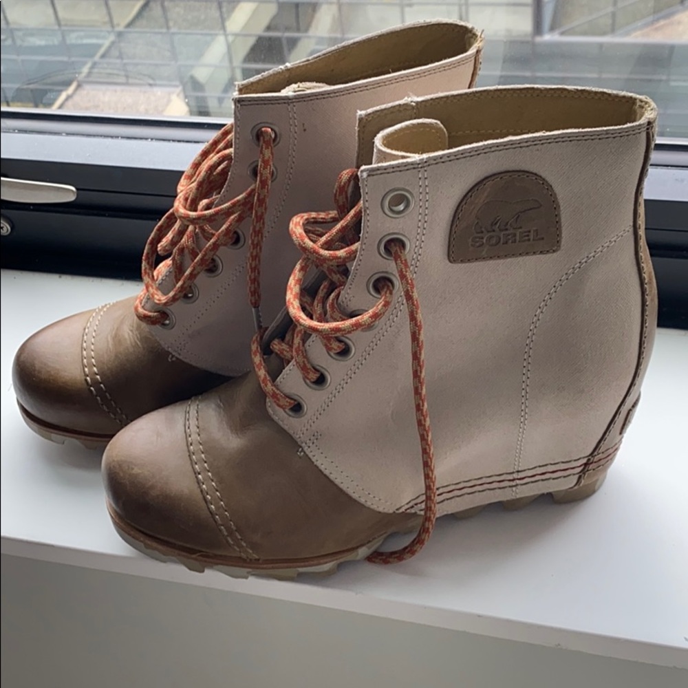 Sorel Tan Wedges